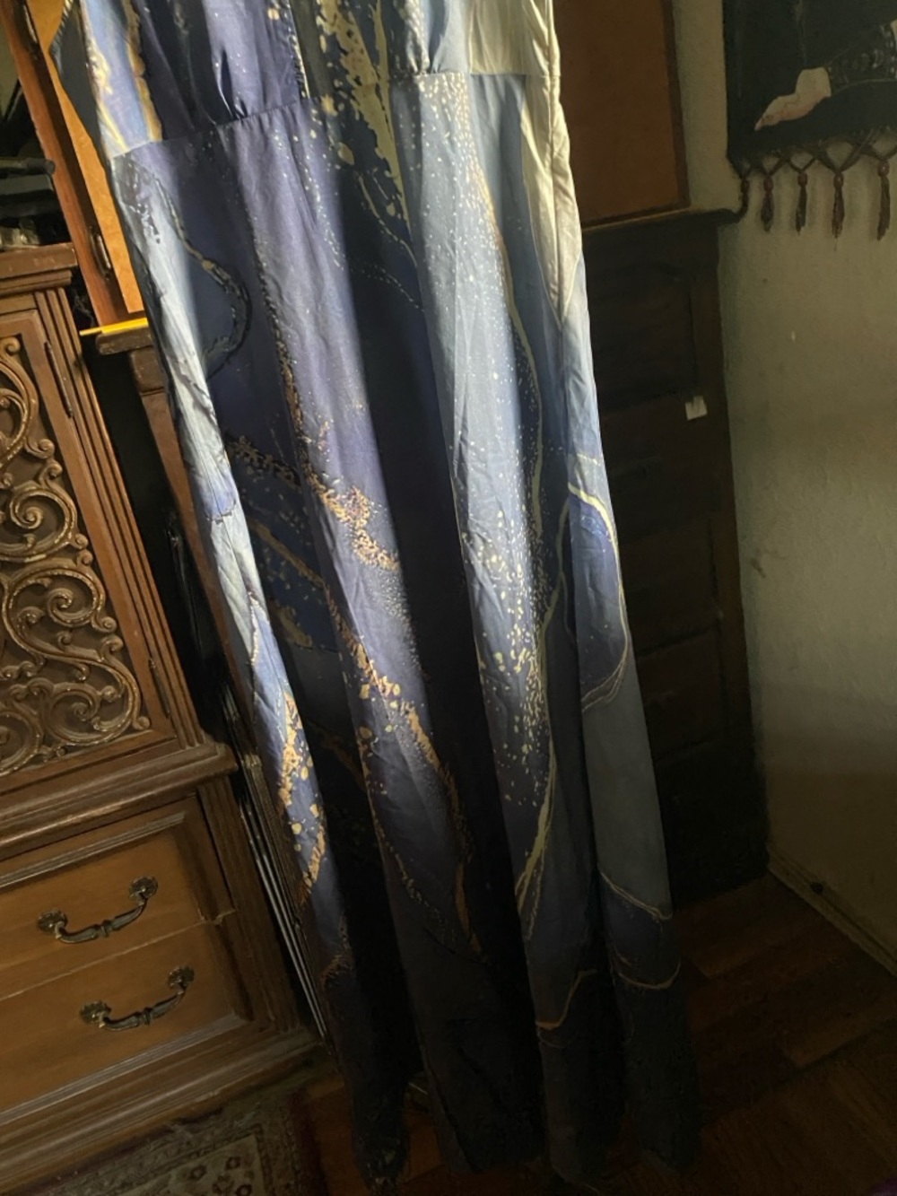 Brand new with the tag Sleeveless Blue Marble-Print V-Neck Dress - Picture 4 of 12